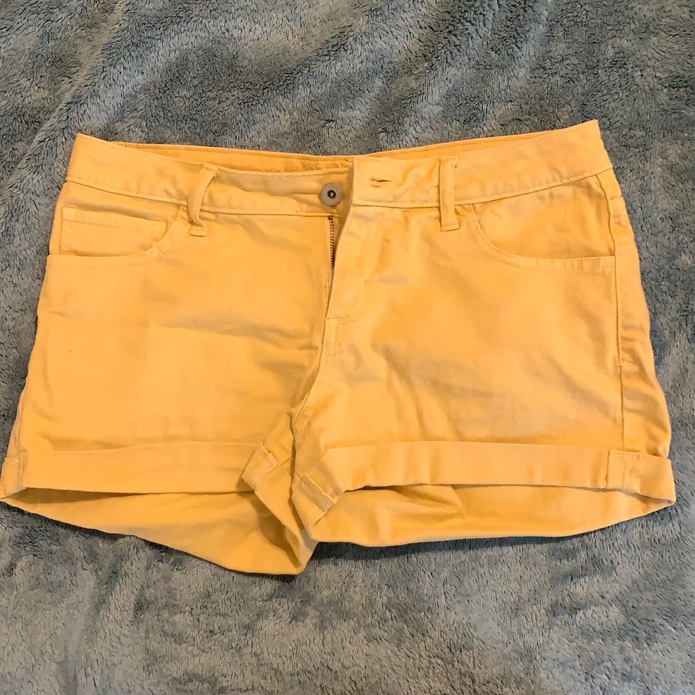 Arizona Jean shorts yellow. Size 9